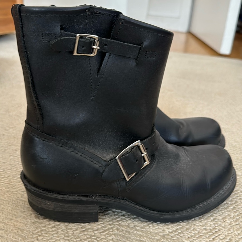 Frye Veronica boot short in black in good condition.